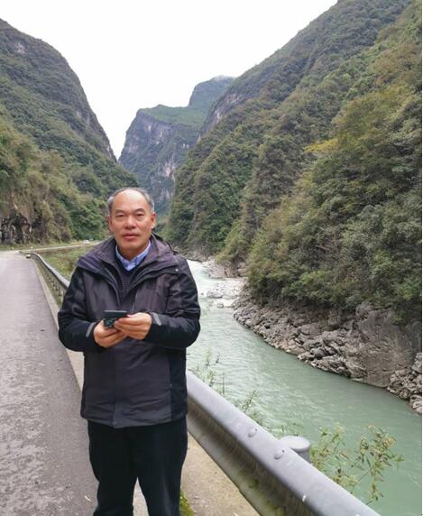 牟传龙 宣汉盘龙洞生物礁古油藏发现者和命名者 牟传龙 宣汉盘龙洞生物礁古油藏发现者和命名者