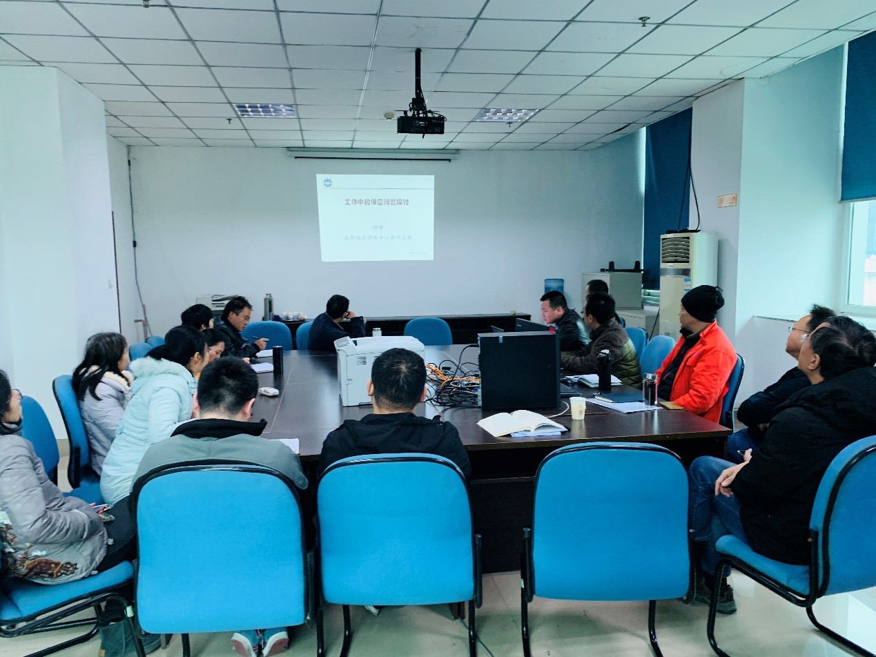 支部纪检委员郝明同志讲党课