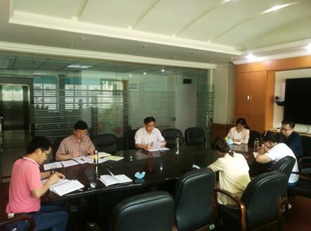 第十四党支部开展“紧跟时代前沿，学习‘两会’精神”主题党日活动