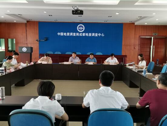 中心党委书记、副主任胡时友作重点发言 中心党委书记、副主任胡时友作重点发言