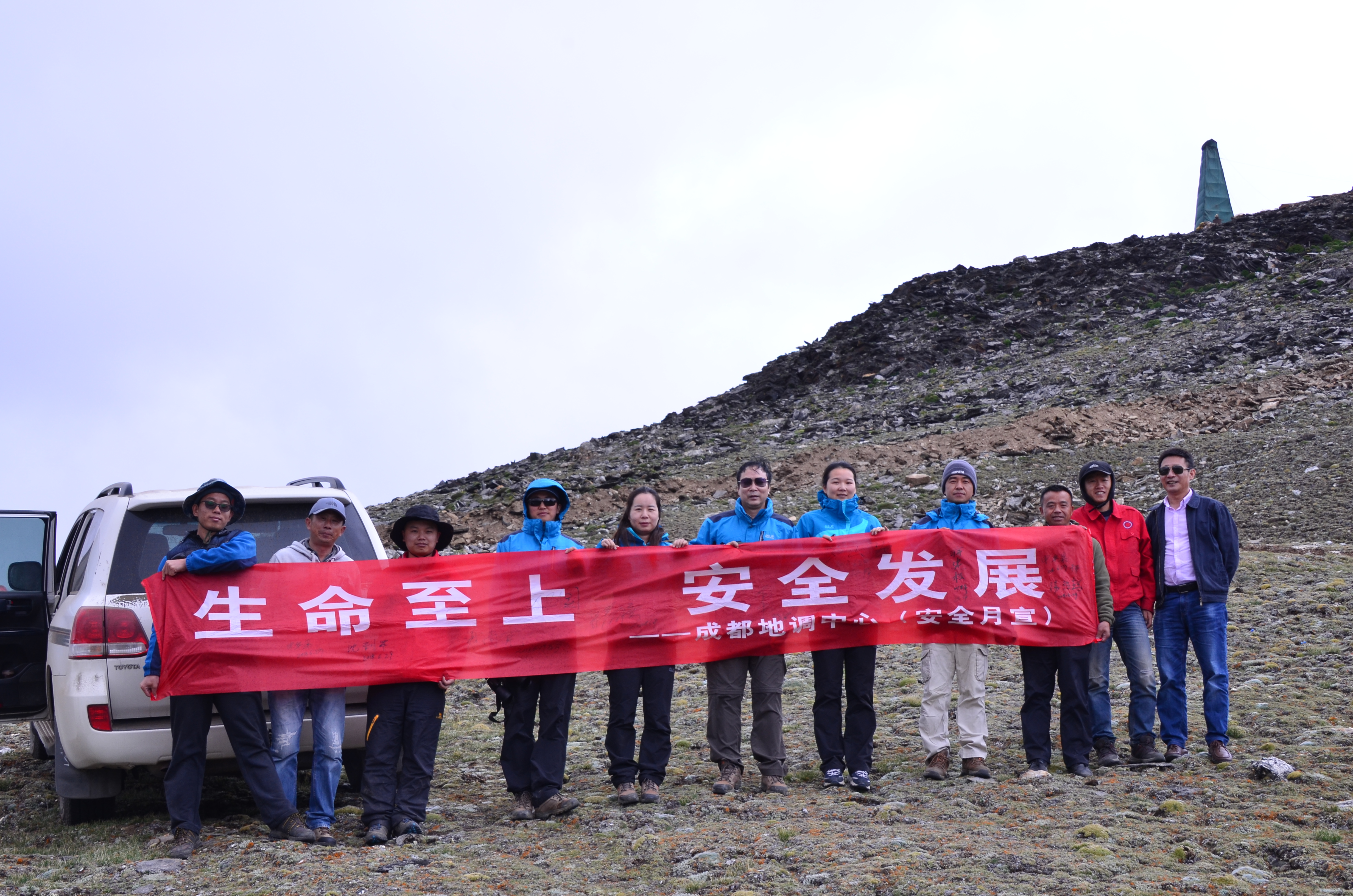 5300米浅钻作业现场