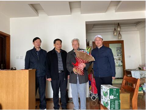 与抗美援朝老兵张志清同志合影