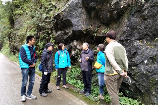 重点实验室主任牟传龙讲解生物礁古油藏观察要点