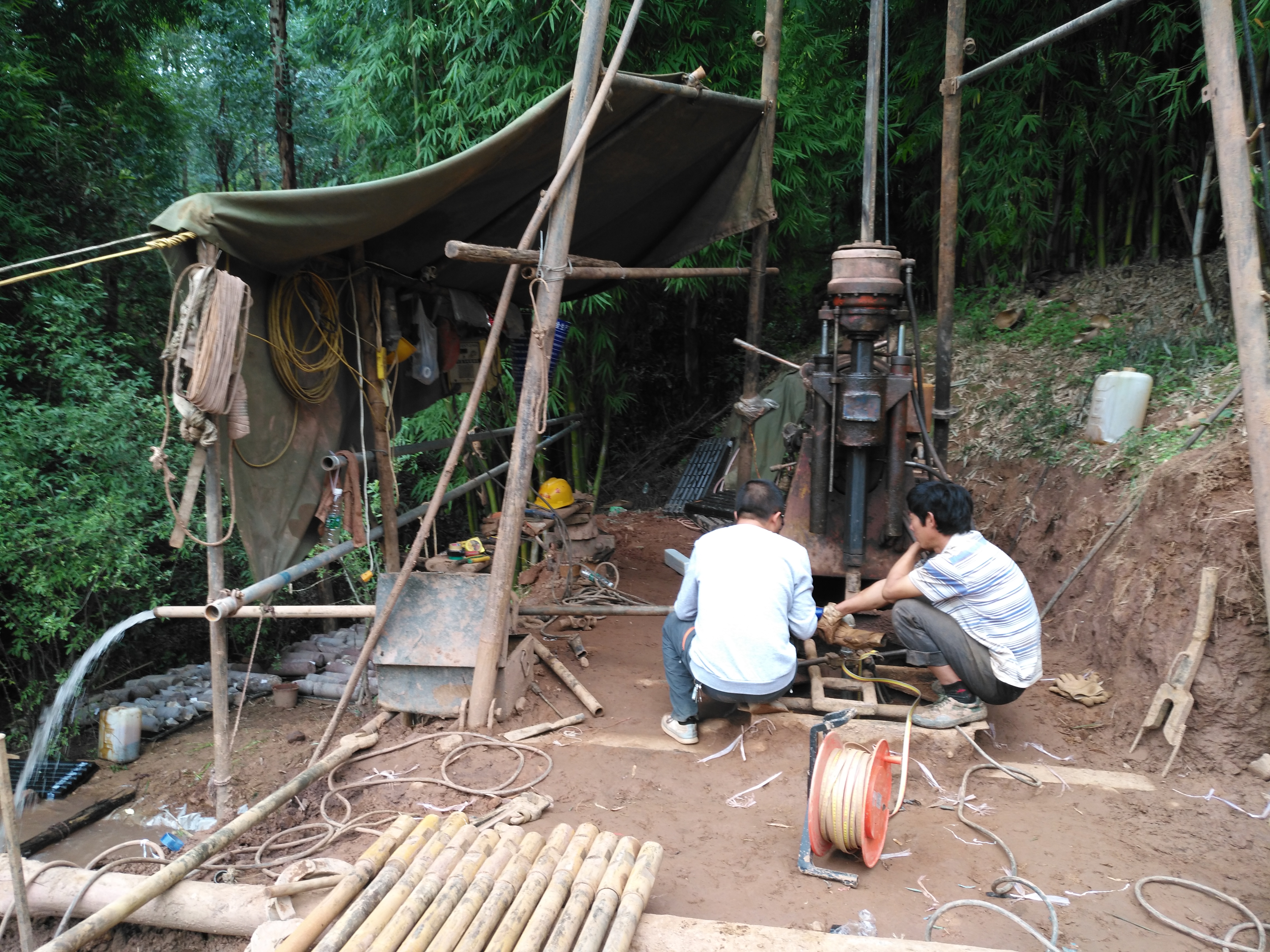 照片3 牛郎村三组钻孔抽水试验-拍摄人袁建飞