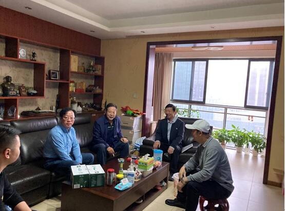 看望慰问退休老领导王全海同志
