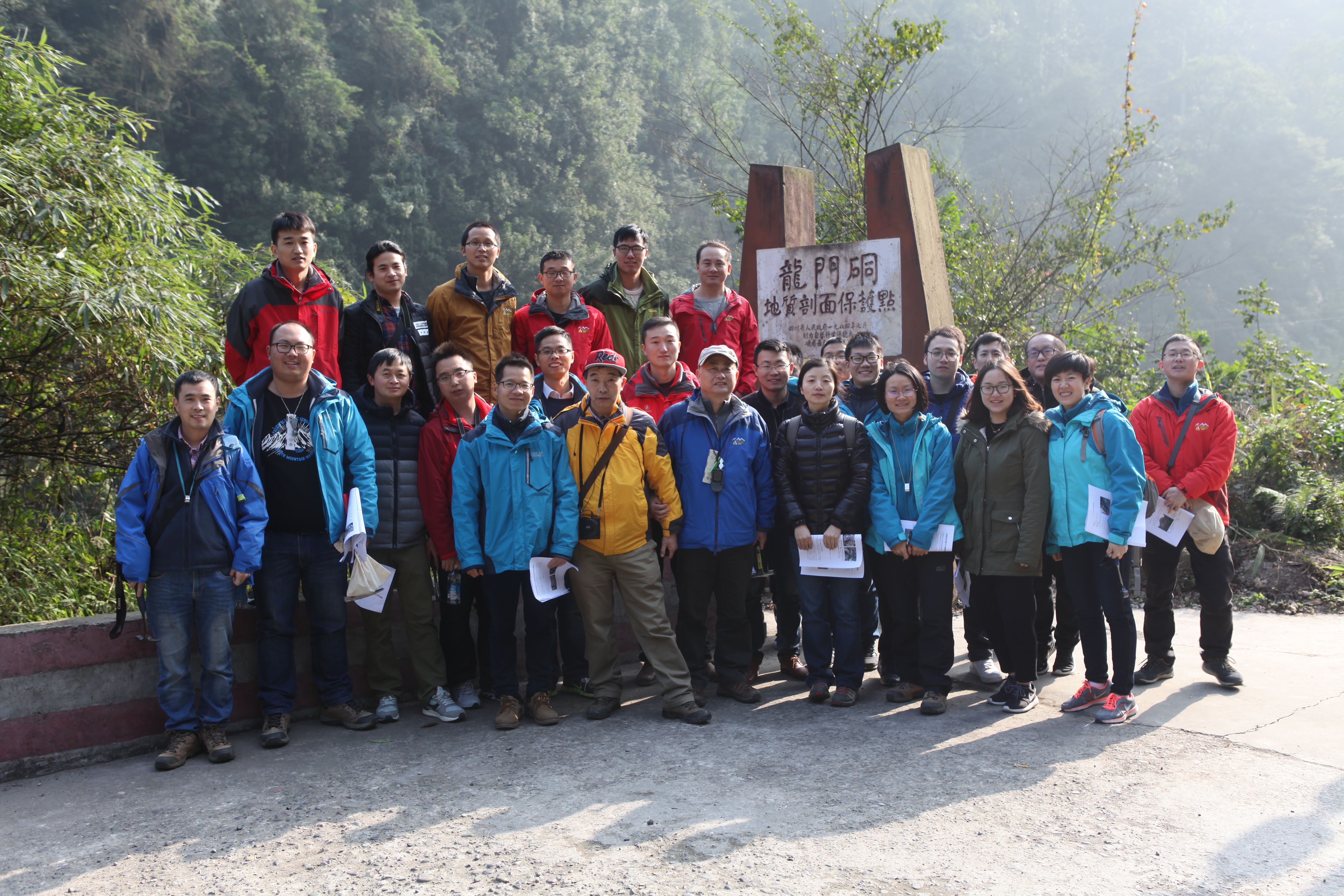 1 考察人员一行合影