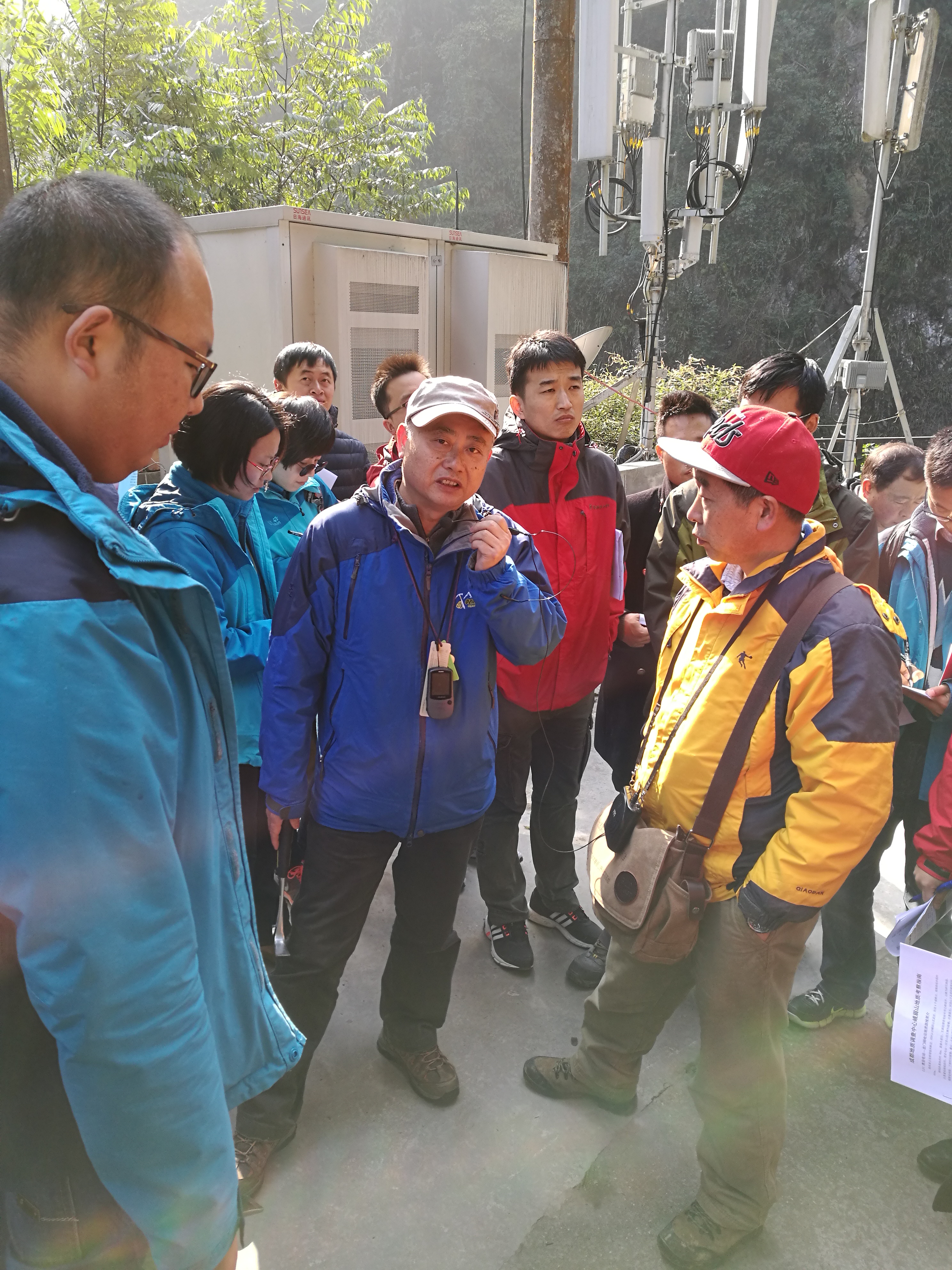 3 江新胜研究员在现场讲解