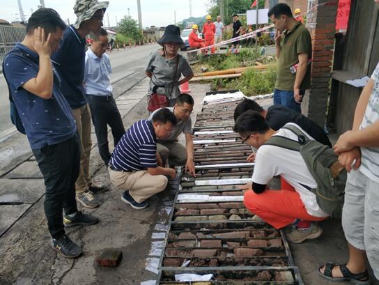 专家组现场考察城市地质调查单元工程地质钻探